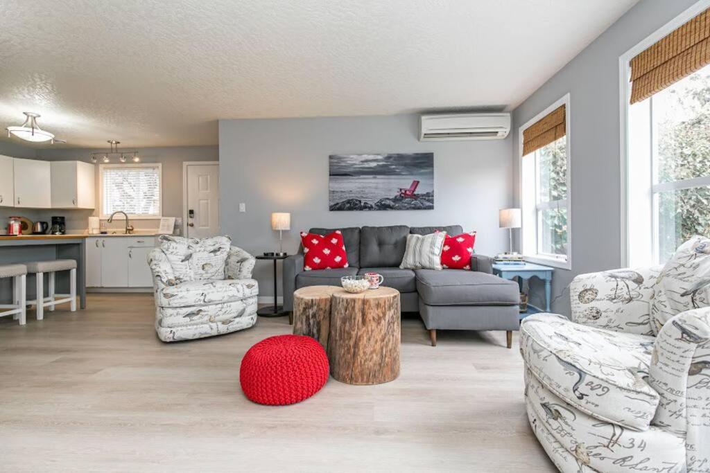Lovely 2 Bedroom Suite Steps From The Beach Victoria Exterior foto