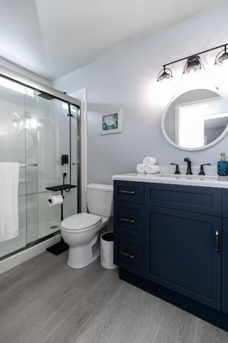 Lovely 2 Bedroom Suite Steps From The Beach Victoria Exterior foto